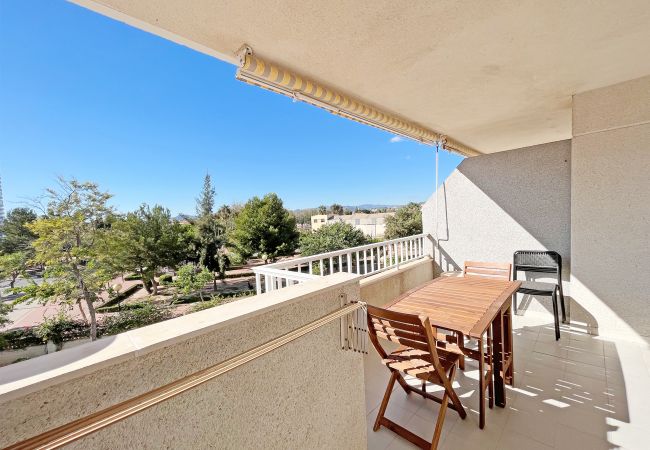 Apartamento en Canet d´en berenguer - Global Properties:  Apartamento de 3 dormitorios y terraza en la playa de Canet