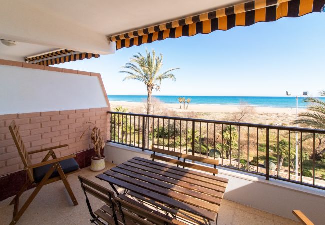 Apartamento en Canet d´en berenguer - Global Properties: Apartamento en primera línea con impresionantes vistas al mar