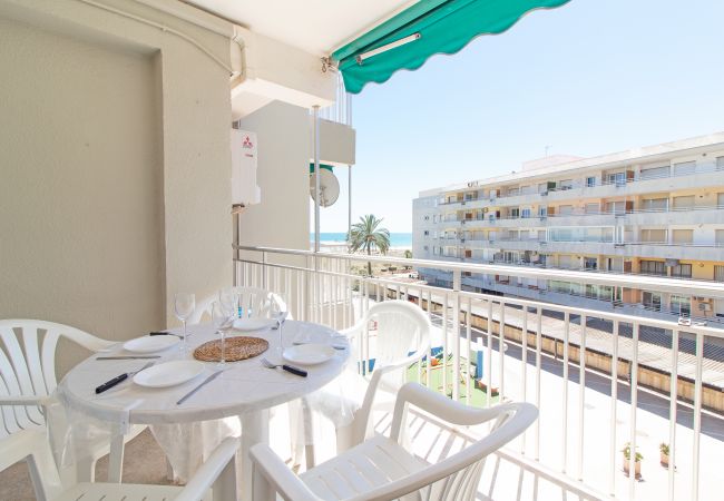  in Canet d´en berenguer - Global Properties: Apartment on the beach front, Canet de Berenguer